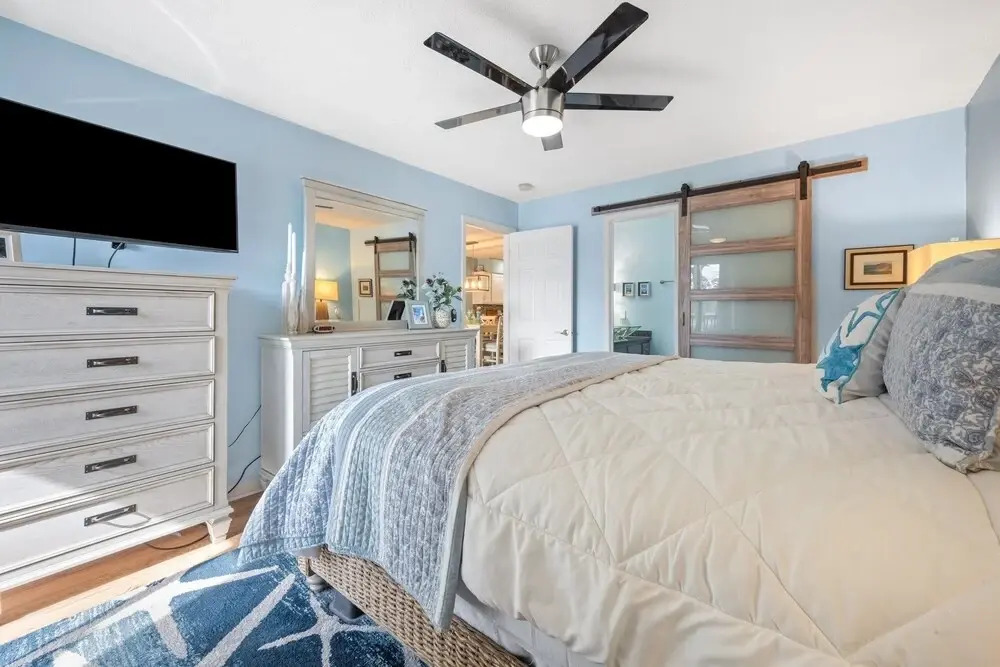 Stunning 2 bedroom villa on the 2nd floor with a gorgeous view of the 17th hole 2 Condo by Peace Vacations