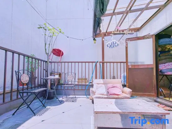 Private single room 2F with shared bath and toilet