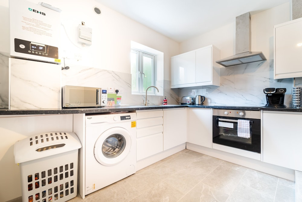 LUX 2bdr Flat Near LTN Airport City Centre