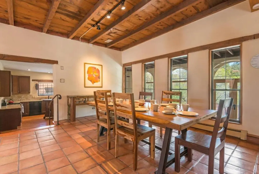 3 Bd, 5 Min. Walk To Canyon Rd, Apodaca