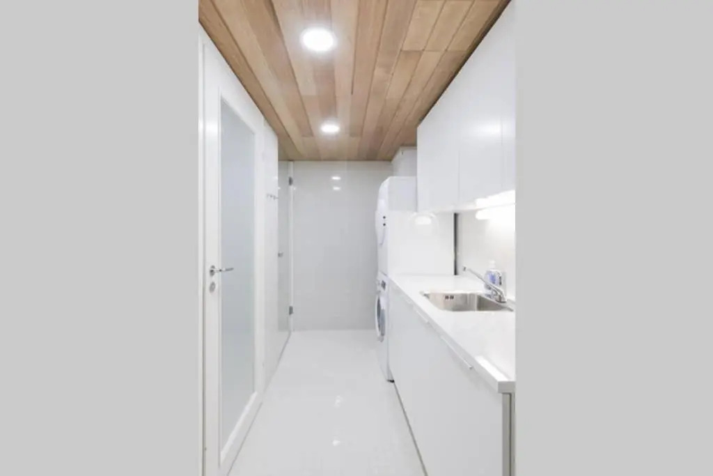 Sleek and Spacious 3 BR Apartment in City Centre