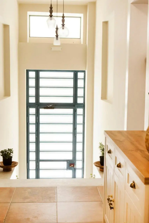 Lovely 1st Fl. Apt, with Balcony in Pagrati