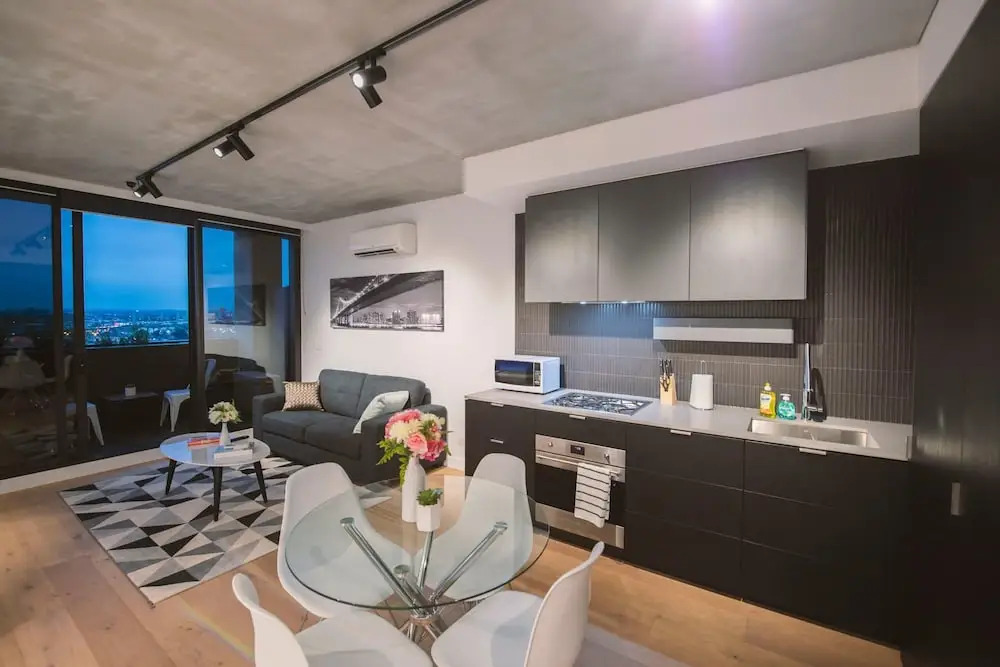 STAY&CO Serviced Apartments Docklands Drive