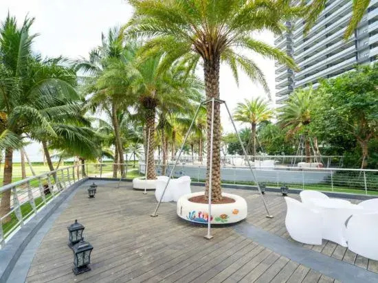 Yajing Haiju Surfing Seaview Design Hotel (Wanning Sunac Riyuewan Branch)