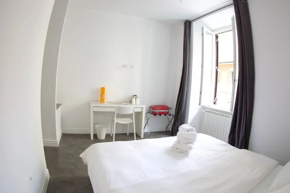 WE LOVE ROMA Guest House