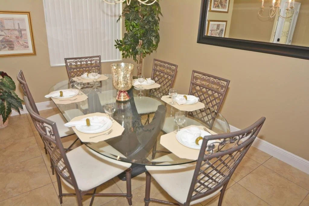 Hampton Lakes Villas - Holly Corner