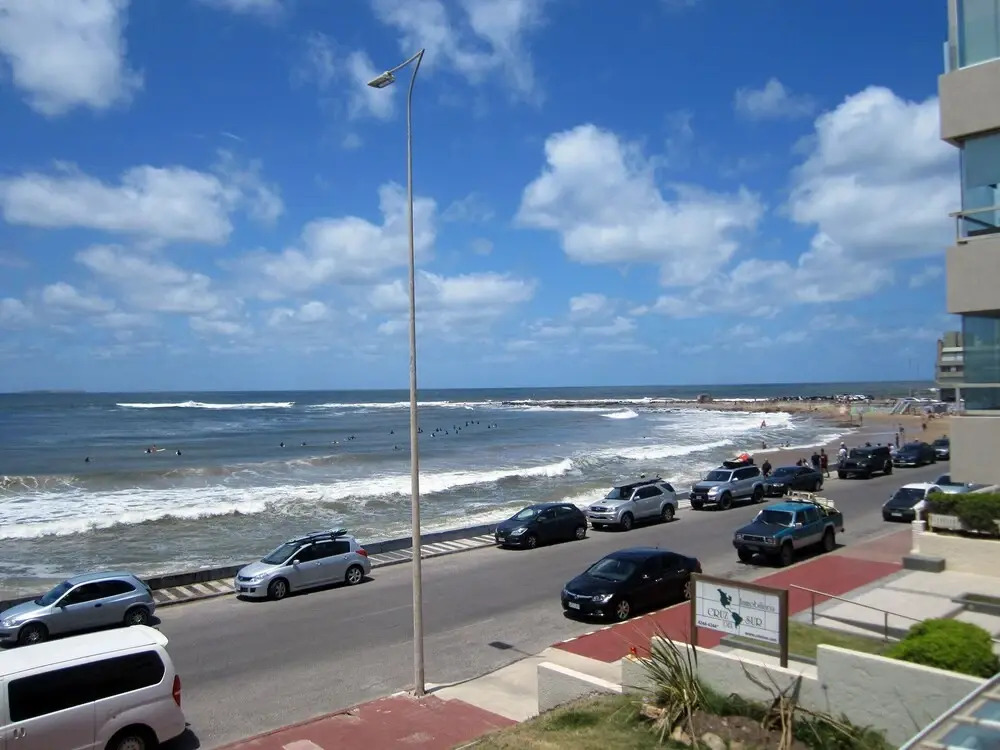 Alevines Playa el Emir Hostel & Suites