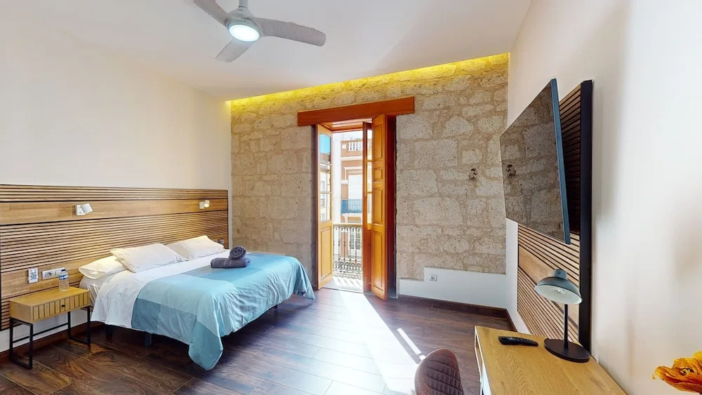 Triana Rooms EH