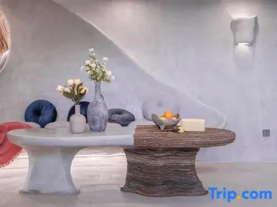 Yiyu Swimming Pool Hotel (Wu Yi Square IFS)