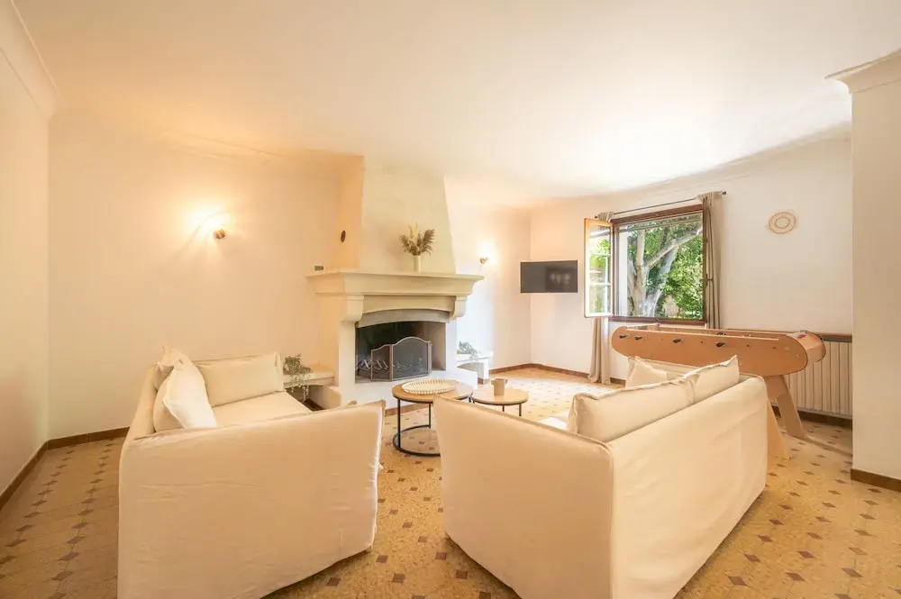Mas Lou Pitchoun Exceptional Villa Between the Alpilles and Avignon