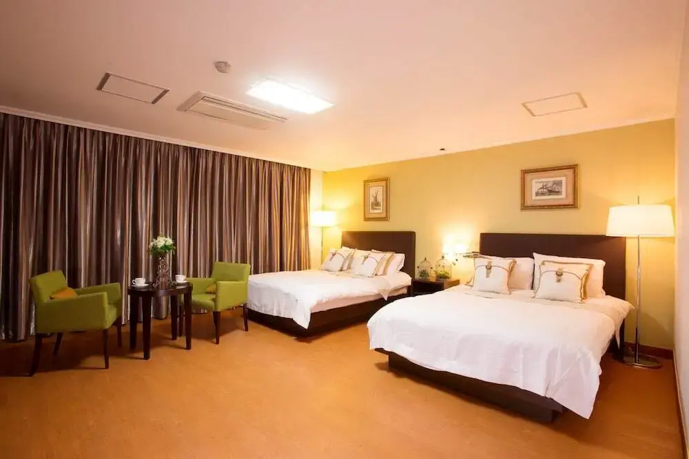 Yujin Hotel