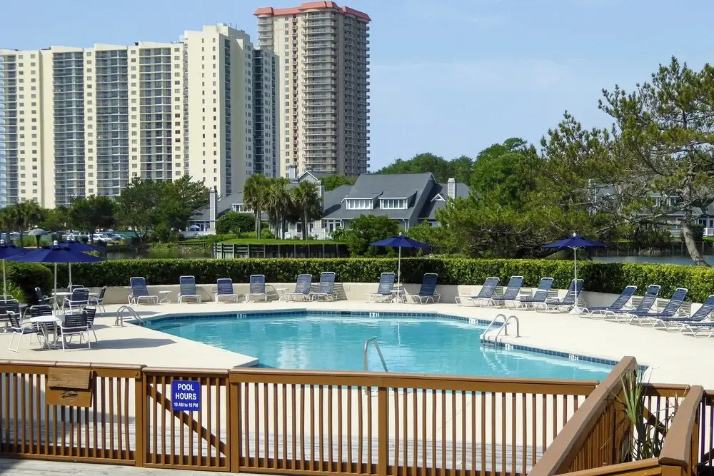 Beautiful Lakefront Condo: Easy Walk to the Beach!