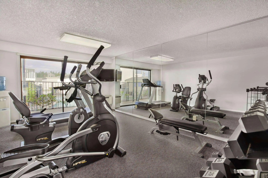 Howard Johnson Inn and Suites Tacoma