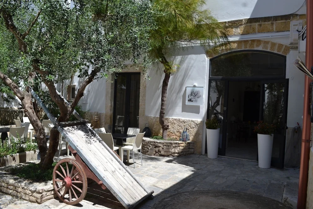 Corte Cairoli B&B and Suites