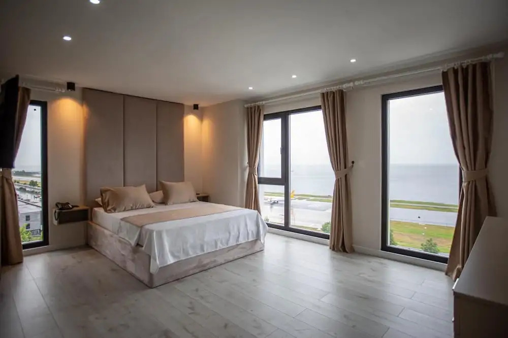 THE DECK OTEL