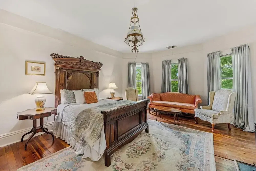 Veranda Historic Inn