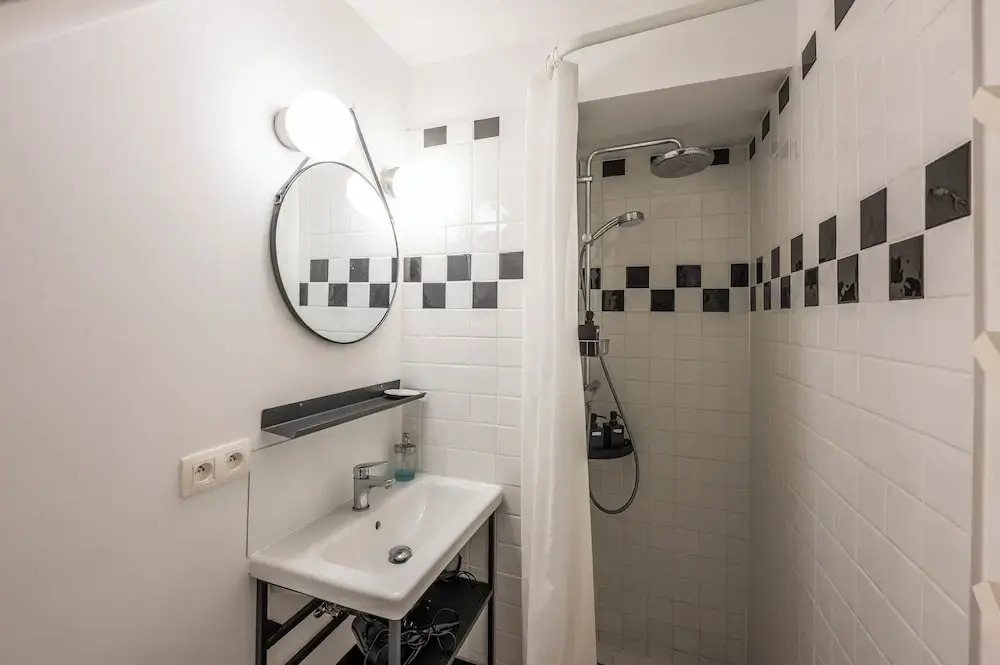 Stylish 3 Bd 3 Bath Duplex In Brussels
