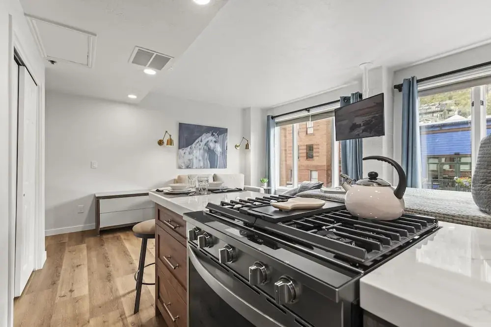 Galleria 307-studio 1 Bedroom Home by RedAwning