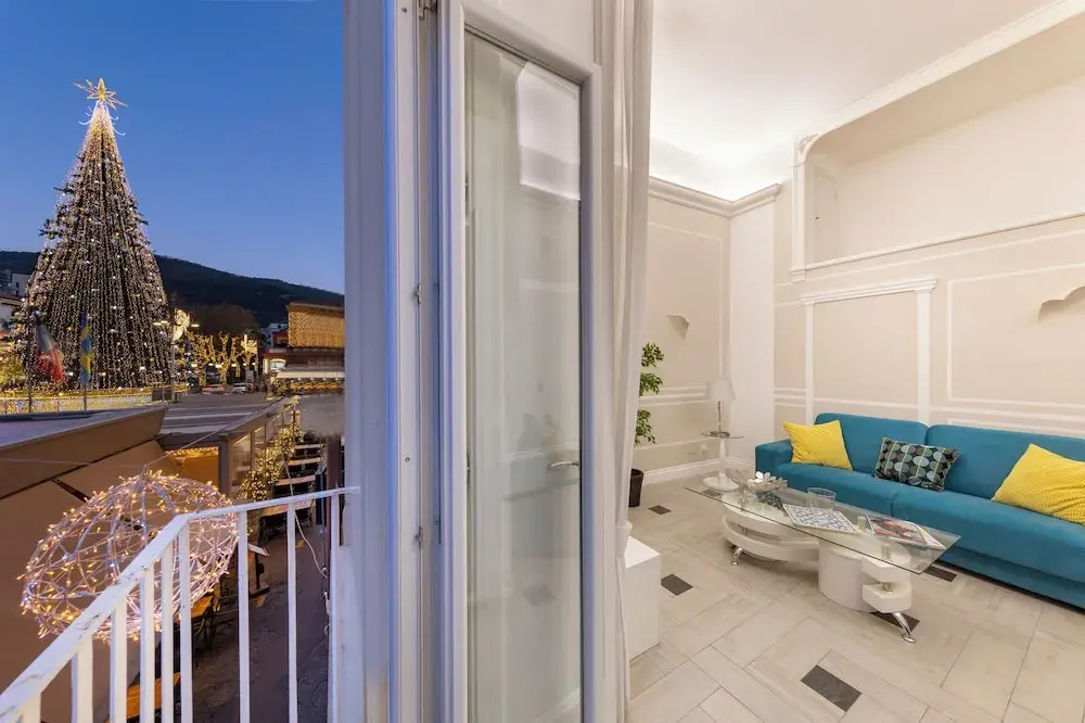 YourHome - Royal Blue Suite