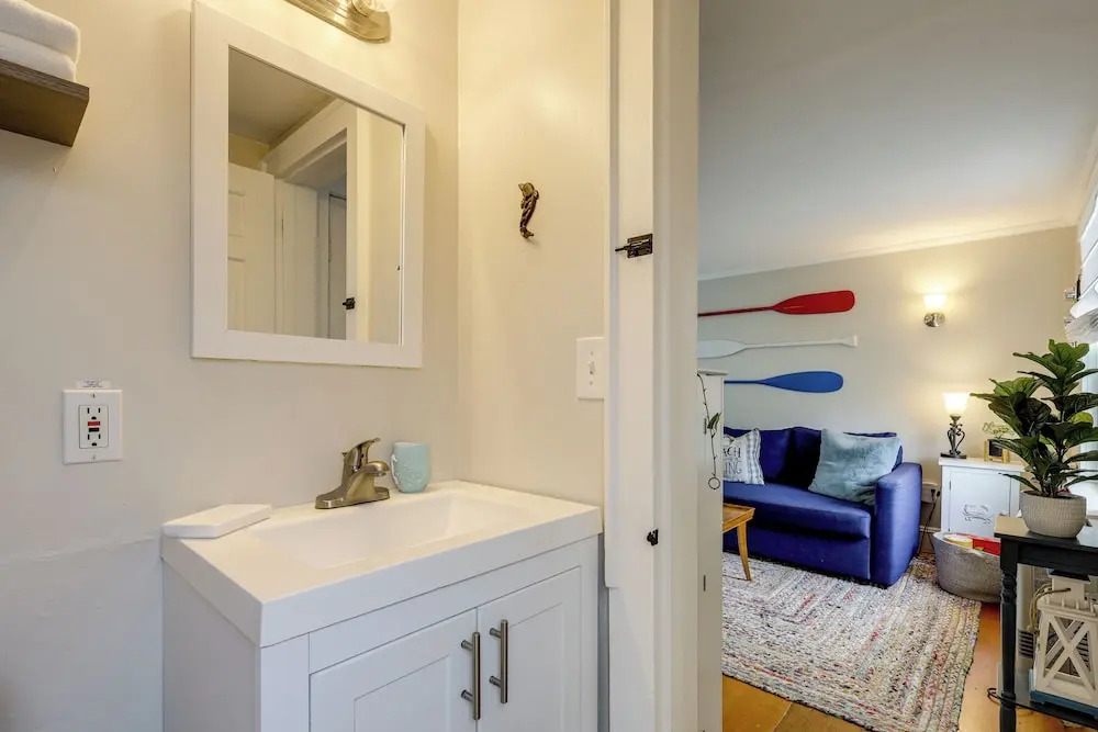 1 Mi to Ferry: 'sea Street Cottage' in Hyannis