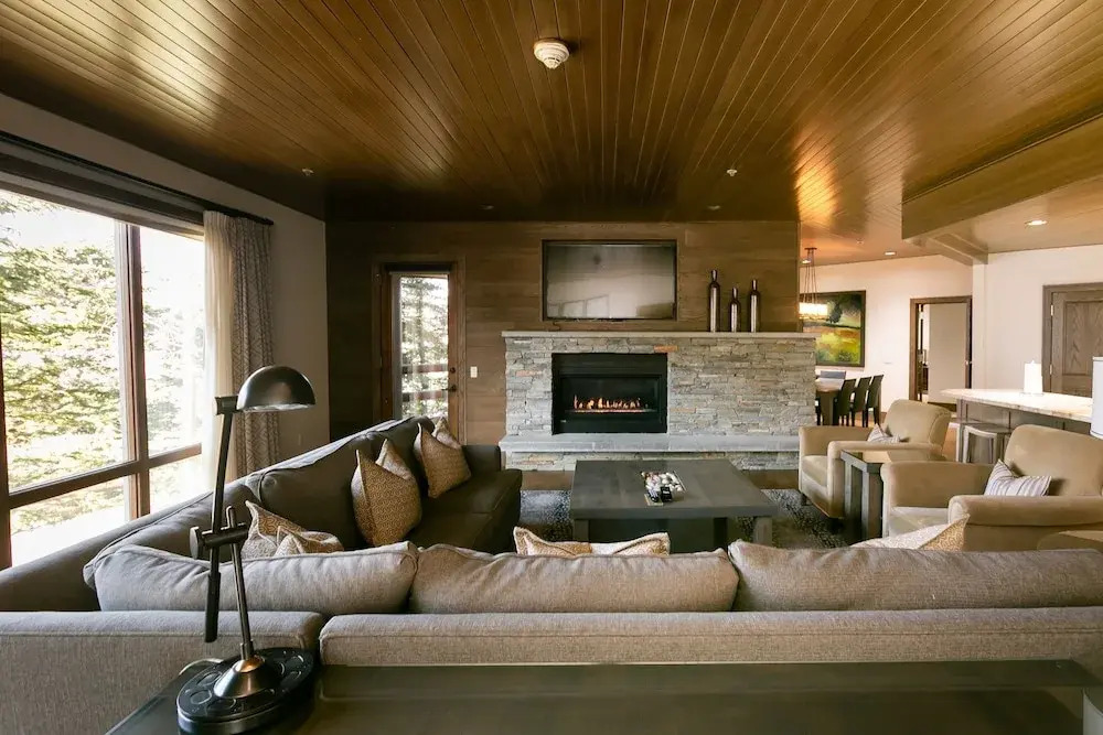 Luxury Two Bedroom Corner Suite with Mountain Views