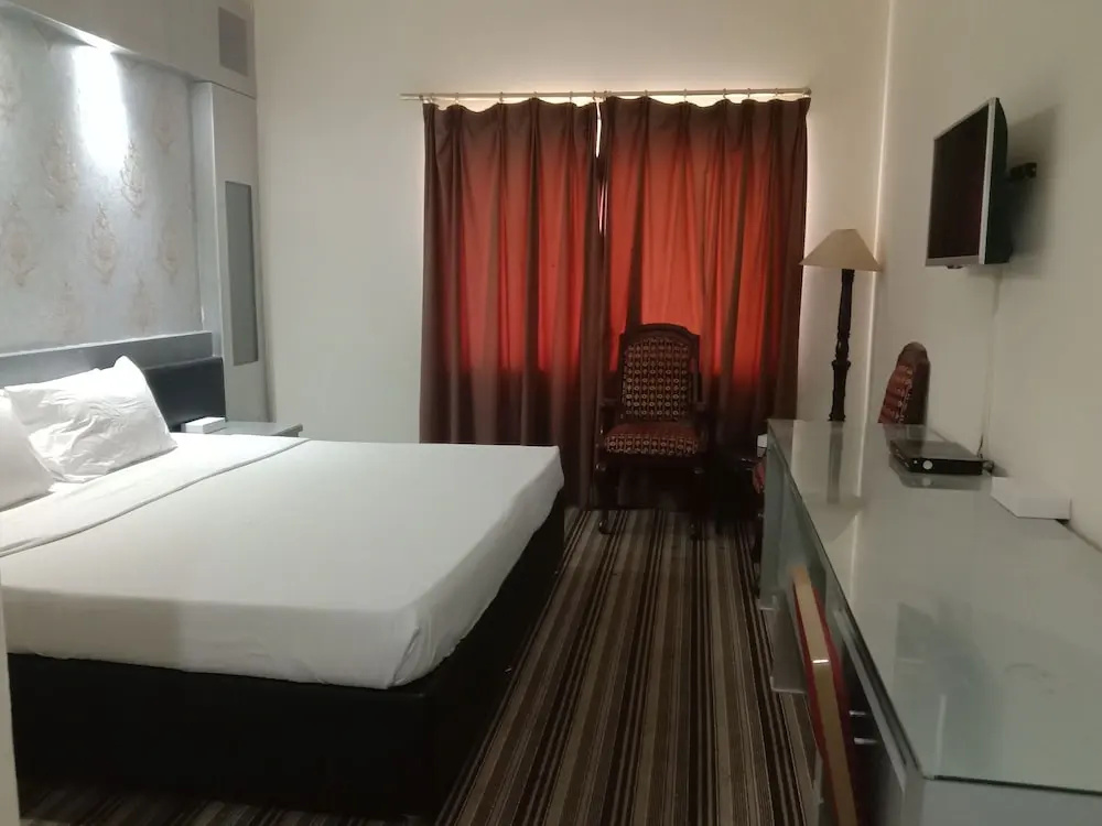 Al Commodore Hotel
