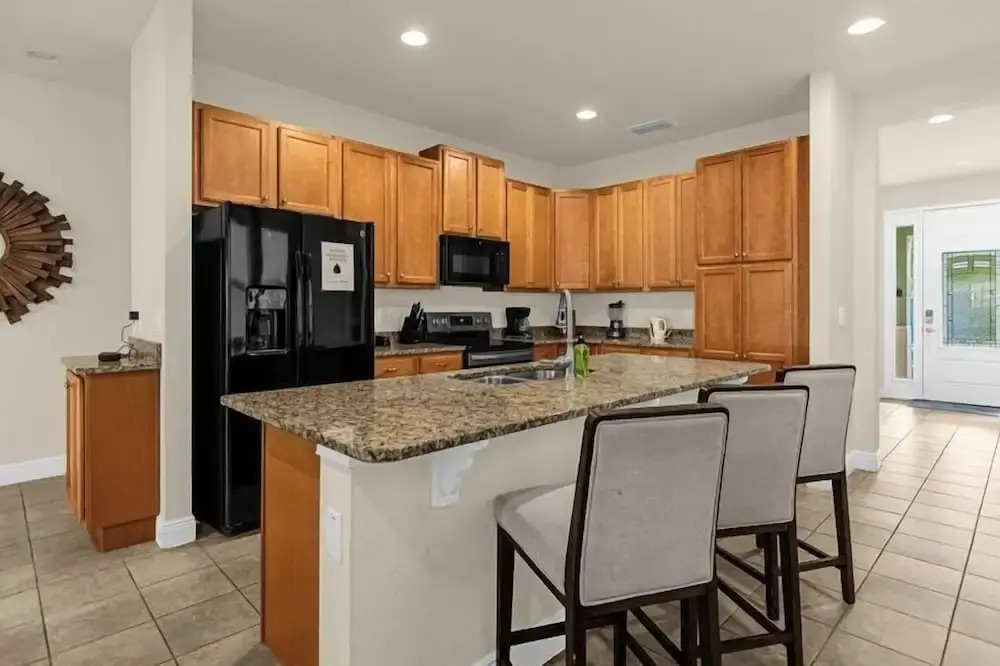 350-8-pc-open Floor Plan With Private Pool