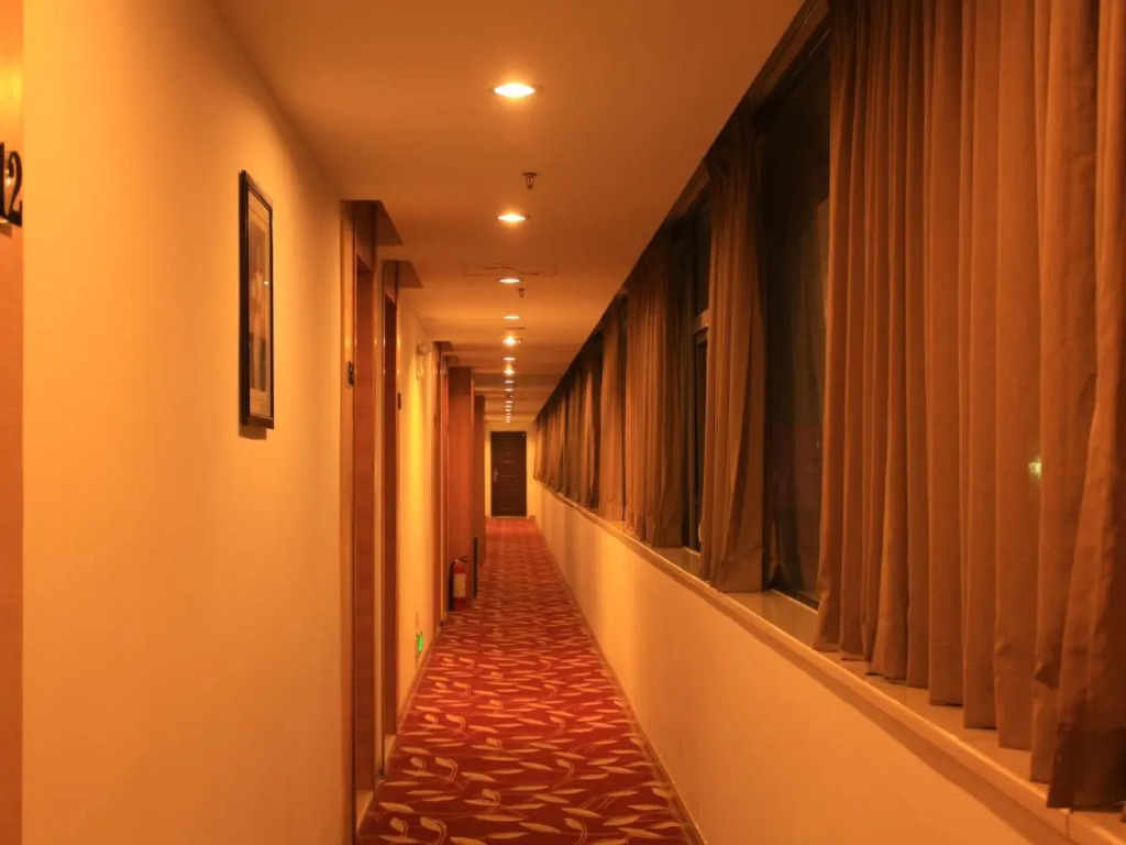 Nanning Hawks Holiday Hotel