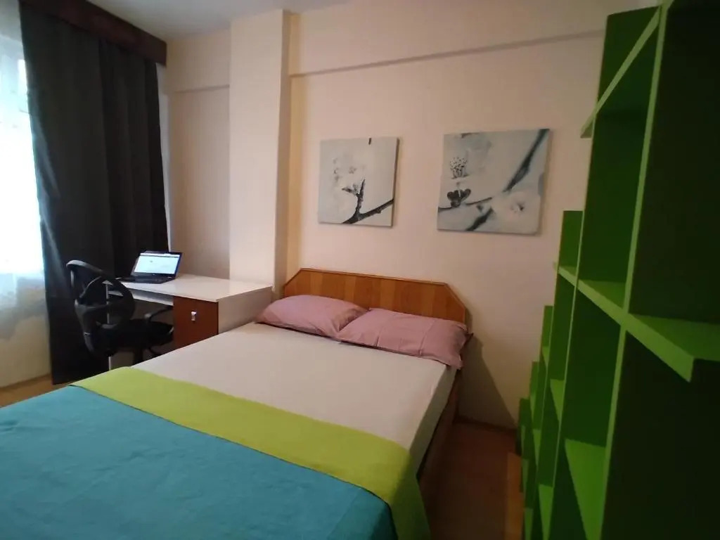 Feeling at home in İstanbul Center 5 Minutes walk to The Ataköy Metro Station & Metrobus