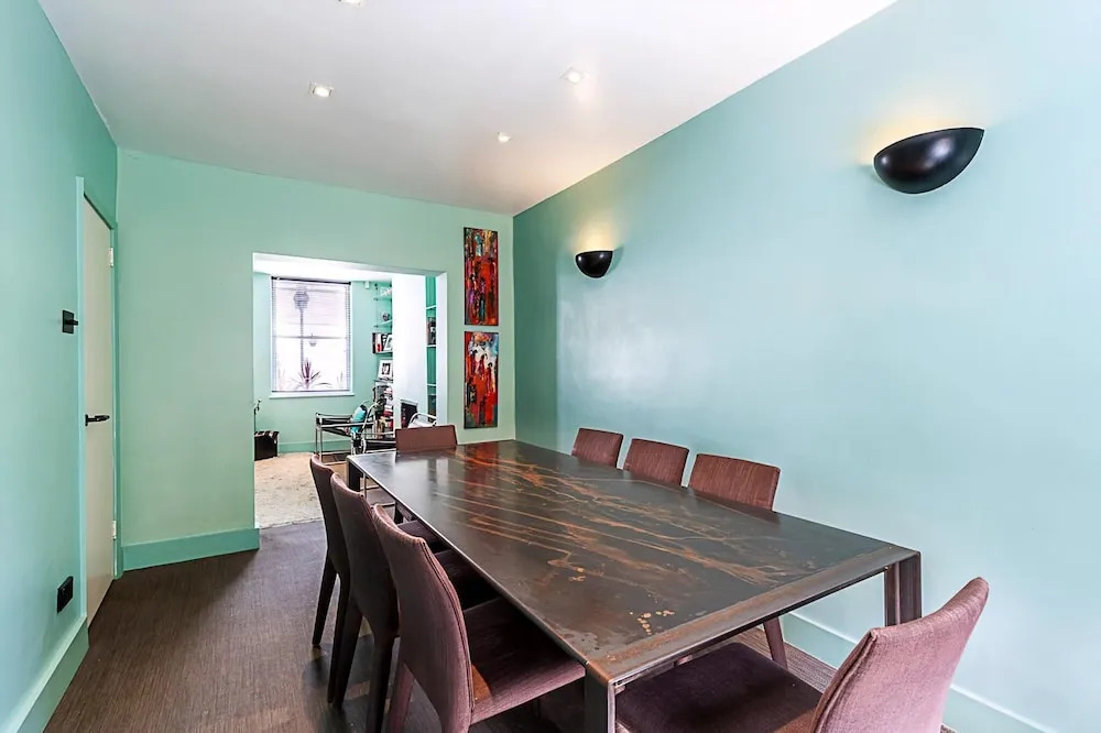 Stylish Mews Home in Kensington