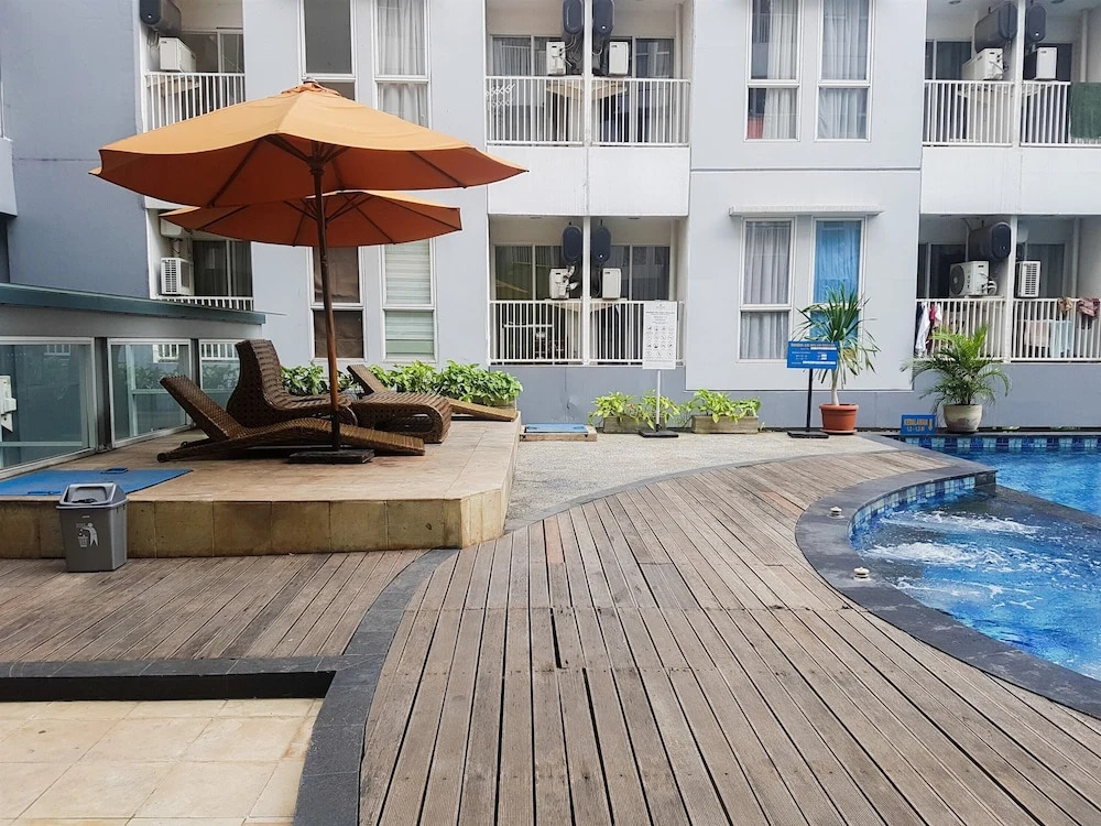 Cozy Studio Apartment at Tamansari Skylounge near Soetta Airport