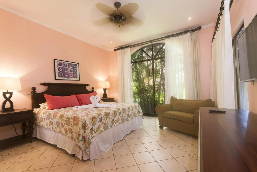 Sunrise 33- 3 Bedroom Poolside Condo