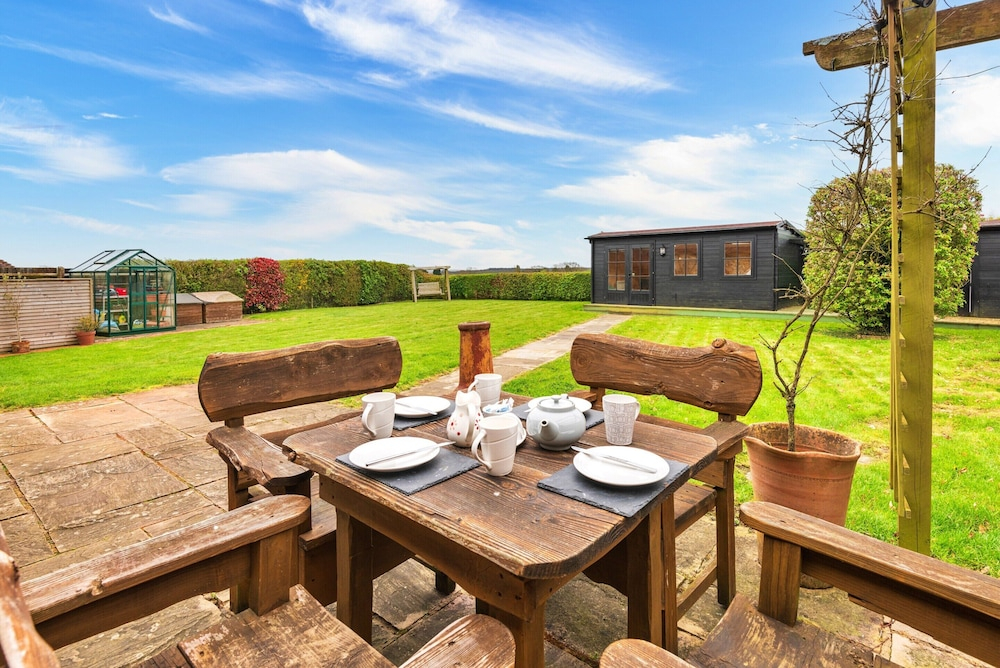 Holiday Home in Kent Near Scenic Parks
