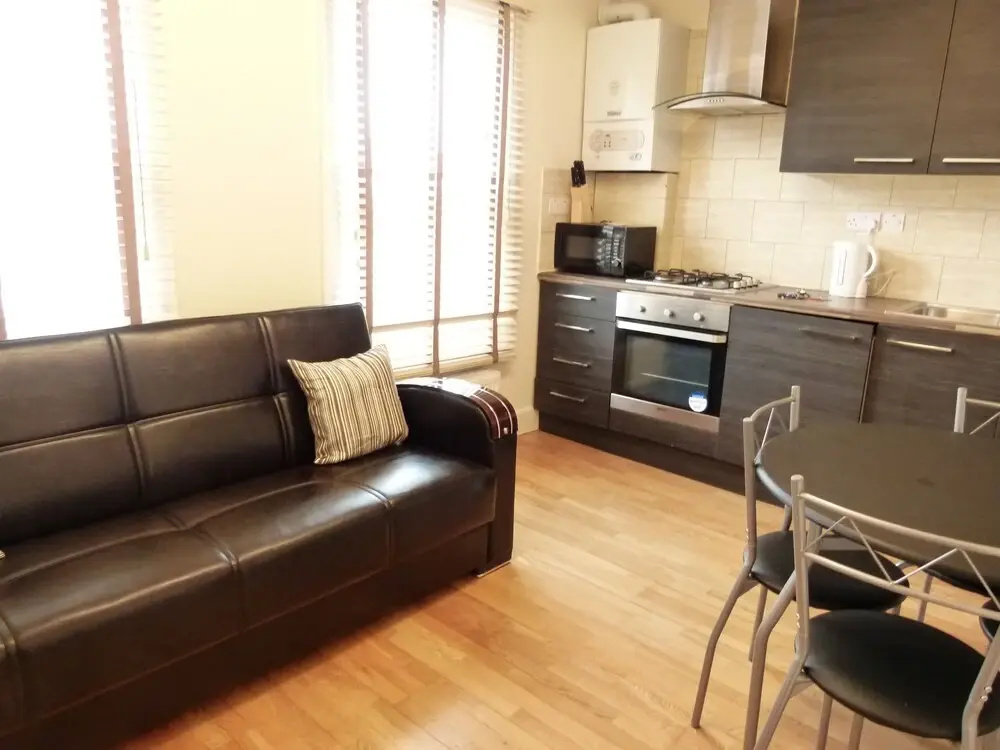 SS Property Hub - West Kensington Apartment