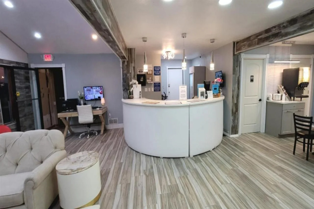 Dragonfly Inn & Suites
