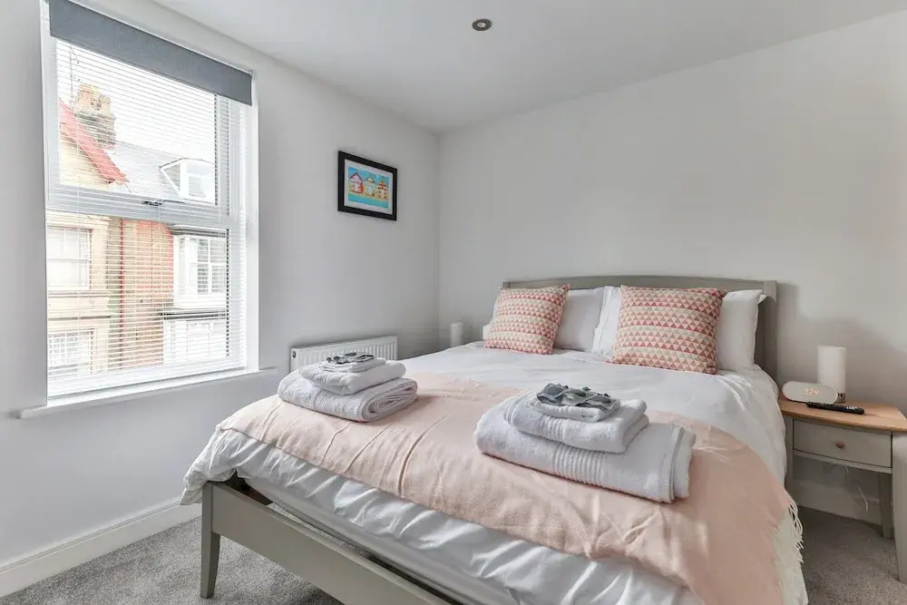 Pet-friendly Coastal Apartment in Filey, No Deposit