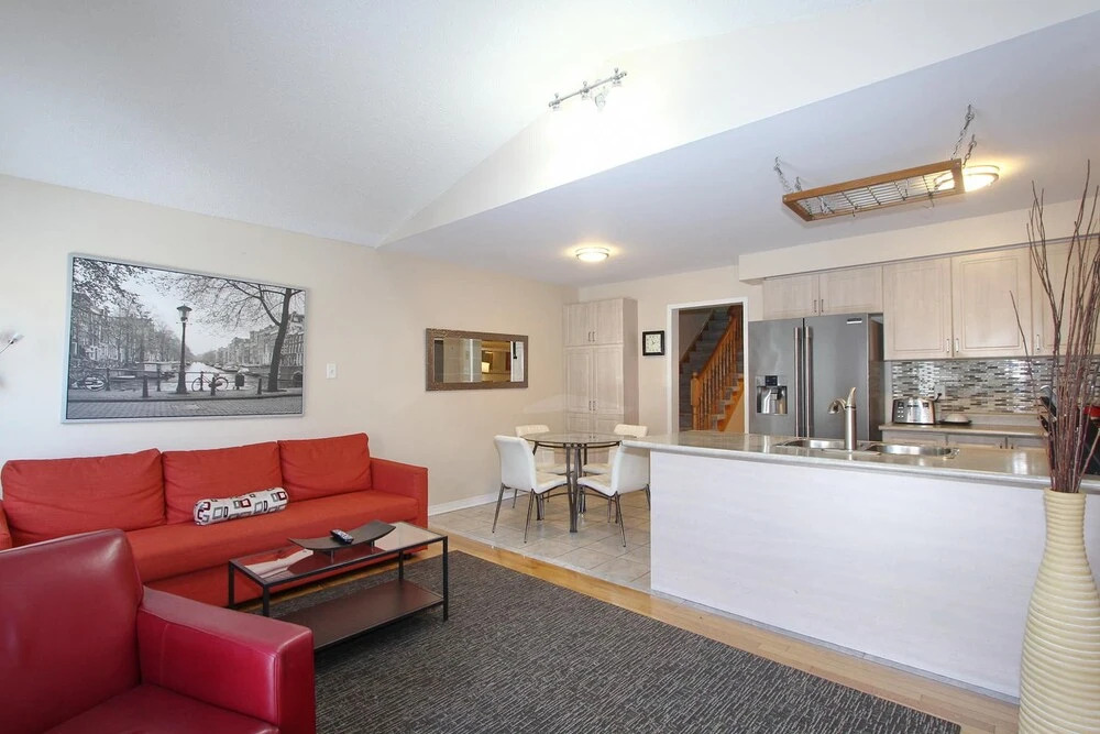 Pelicanstay in Churchill Meadows