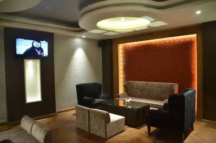 Ewington Hotel