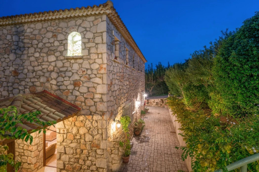 Myrties stone houses - Ta Petrina