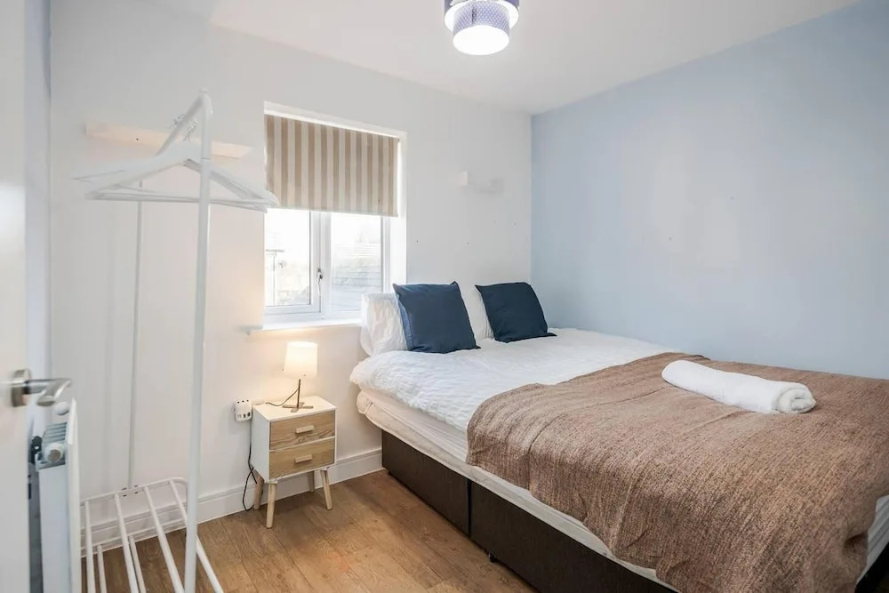 tms Cheerful 5bdr House! Thurrock! Free Parking!