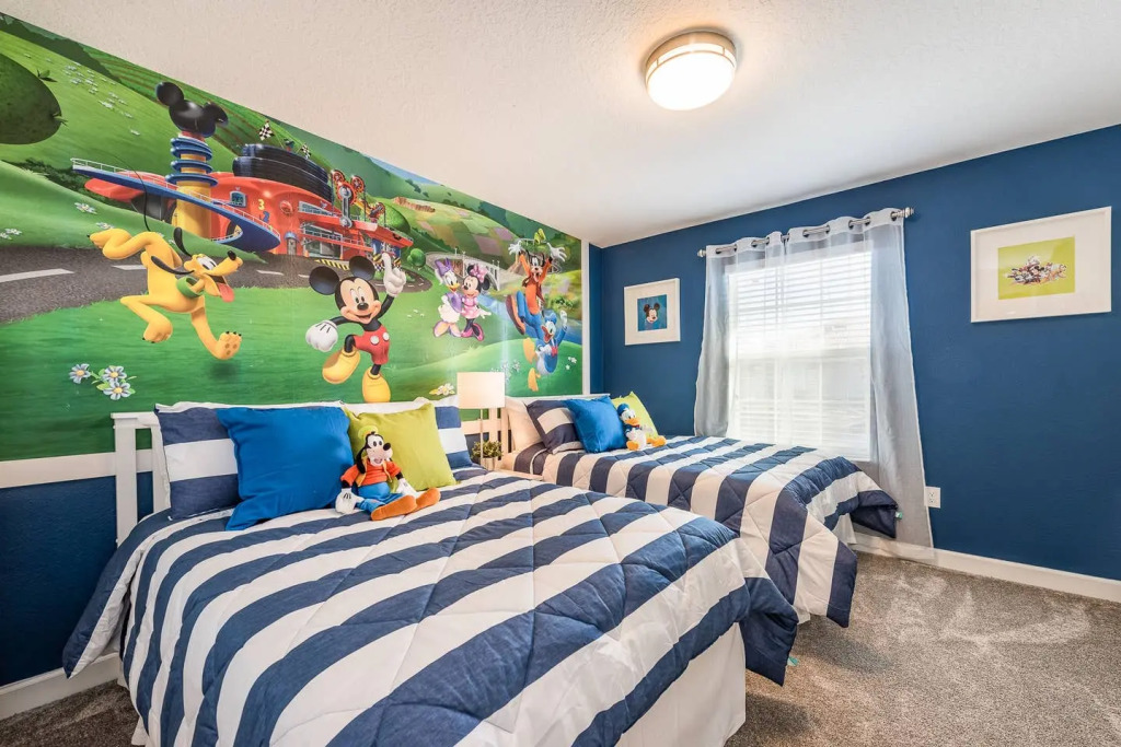 Spacious house near Disney with private pool