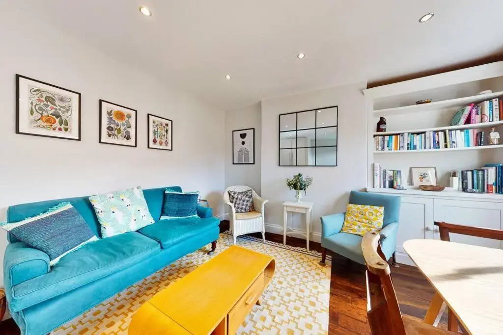Spacious 2bed flat 7min walk from the tube station