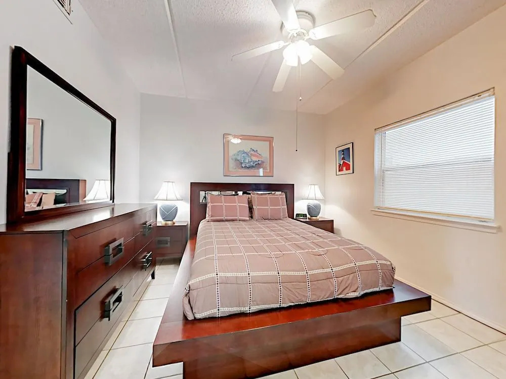 5701 Gulf Blvd Condo Unit 102