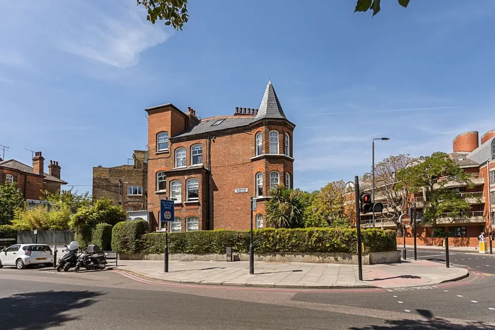 Park View Apartment in Battersea