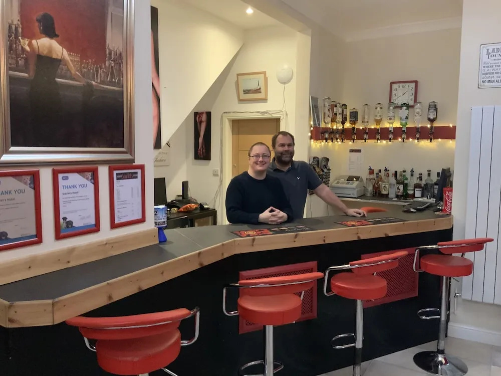 Scarlets Hotel & Jocks Bar