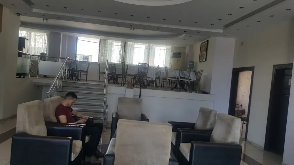 Bayrakli Otel