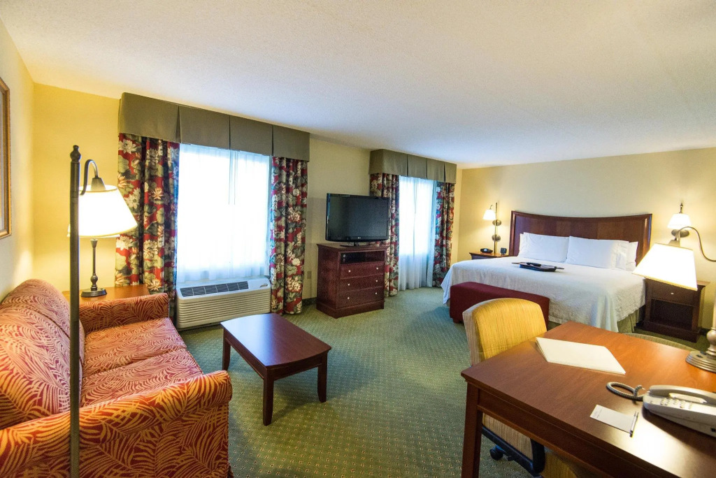 Hampton Inn & Suites Fort Myers-Colonial Boulevard