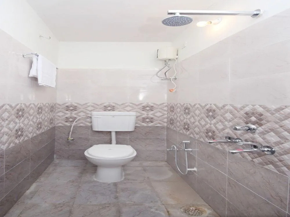 OYO 26738 Hotel Supreet