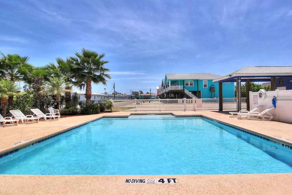 Pop-A-Top - 3 Br home