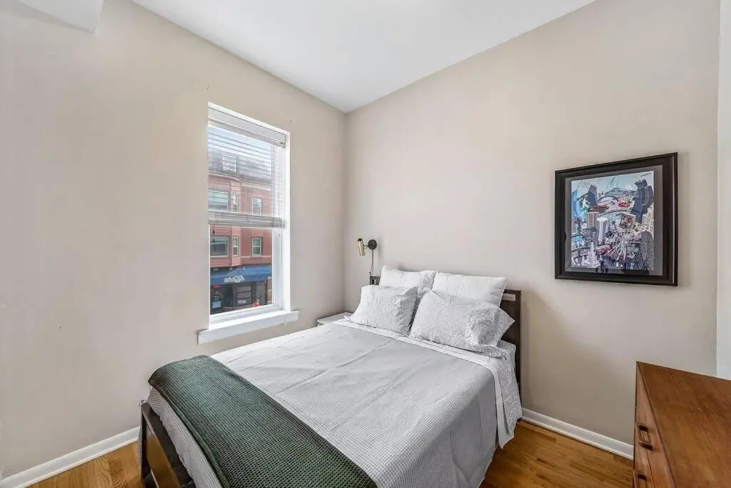 Lincoln Park 2 bedroom condo with Mid-Century Flair